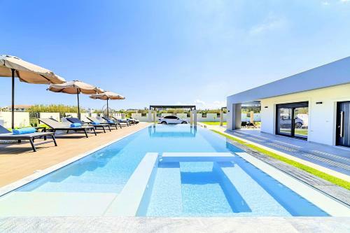 Villa Solaris Heated Pool & Jacuzzi