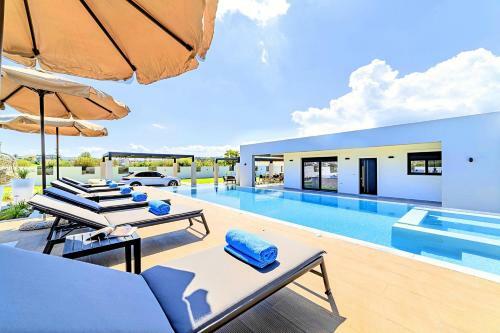 Villa Solaris Heated Pool & Jacuzzi