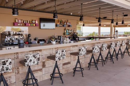 Hotel Enorme Eanthia Beach