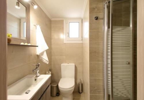 Zacharias Villa Sleeps 7 With Pool And Air Con