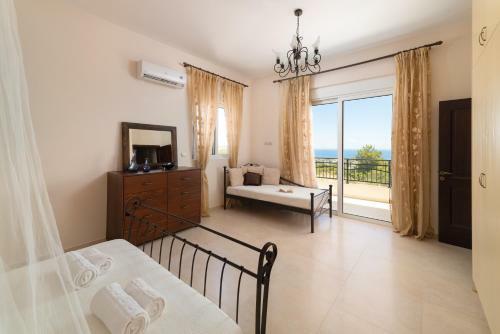 Dipasquale Villa Near Anthony Quinn
