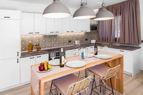 Lindos Villa Sleeps 4 Pool Air Con T803245
