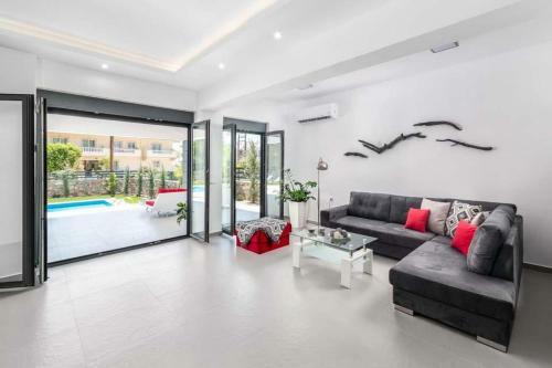 Lardos Villa Sleeps 7 With Pool Air Con And Wifi