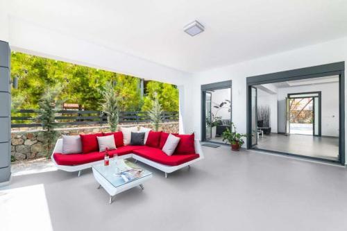 Lardos Villa Sleeps 7 With Pool Air Con And Wifi