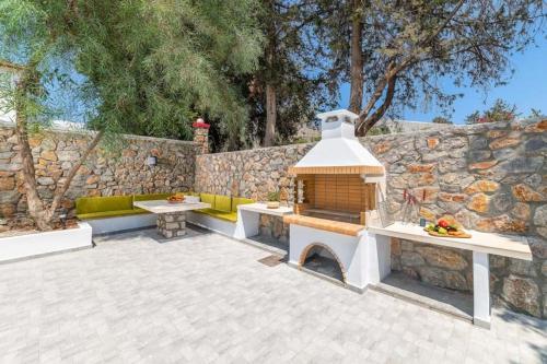 Lardos Villa Sleeps 7 With Pool Air Con And Wifi