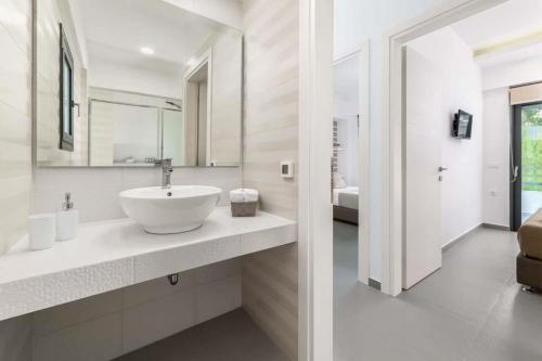 Lardos Villa Sleeps 7 With Pool Air Con And Wifi
