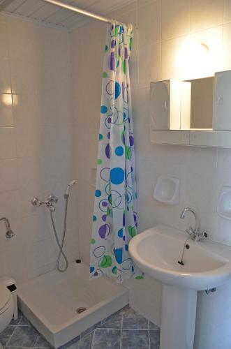 Nikos Apartments