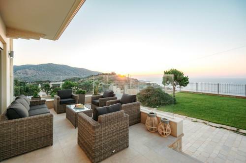 Ksirokampos Villa Sleeps 10 With Pool And Air Con