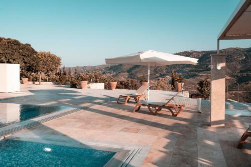 Ksirokampos Villa Sleeps 10 With Pool And Air Con
