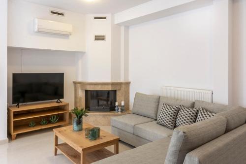 Ksirokampos Villa Sleeps 10 With Pool And Air Con