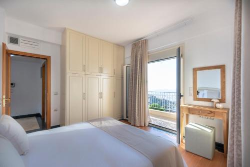 Ksirokampos Villa Sleeps 10 With Pool And Air Con