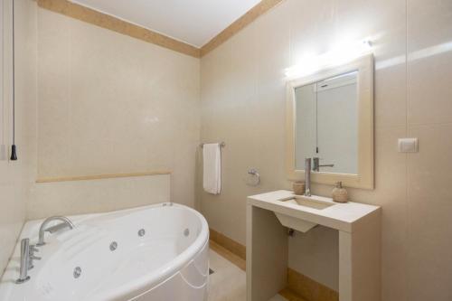 Ksirokampos Villa Sleeps 10 With Pool And Air Con