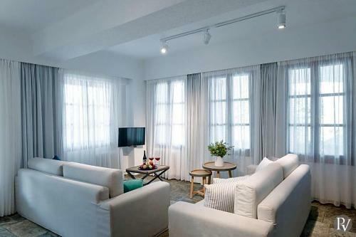Agios Onoufrios Villa Sleeps 14 With Pool And Air Con
