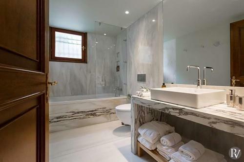 Agios Onoufrios Villa Sleeps 14 With Pool And Air Con
