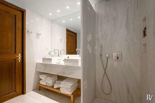Agios Onoufrios Villa Sleeps 14 With Pool And Air Con