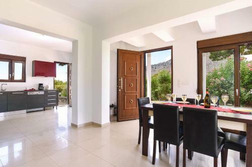 Persis Villa