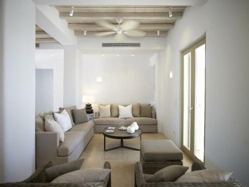 Villa In Paraga Sleeps 16 With Pool And Air Con