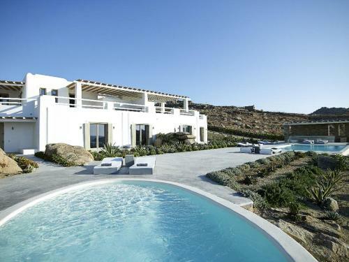 Villa In Paraga Sleeps 16 With Pool And Air Con