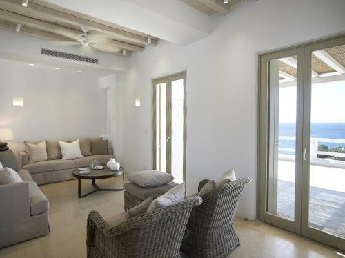 Villa In Paraga Sleeps 16 With Pool And Air Con