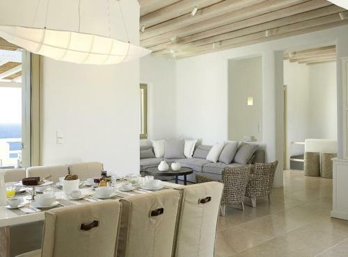 Villa In Paraga Sleeps 16 With Pool And Air Con