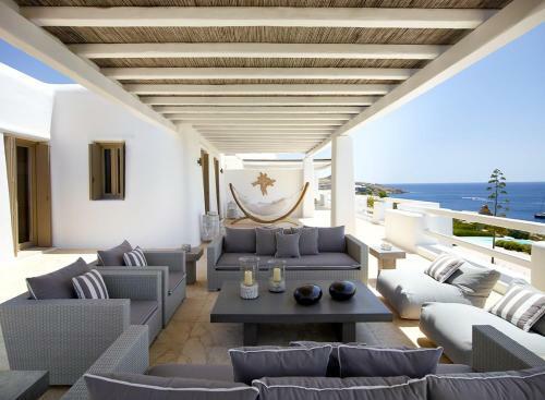 Villa In Paraga Sleeps 16 With Pool And Air Con