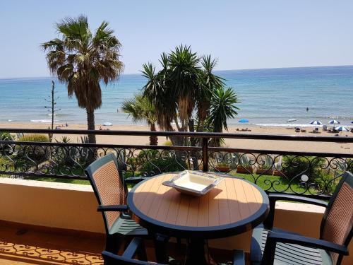 Corfu Glyfada Beachfront Apartment 7