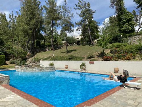 Peekaboo Shared Pool Villa