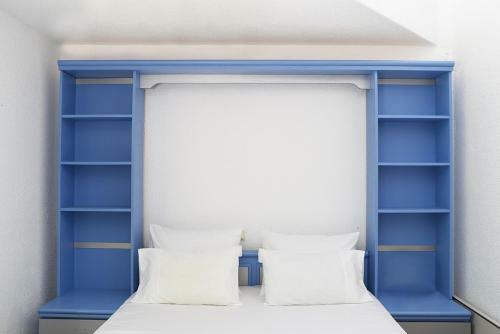 Peekaboo Shared Pool Villa