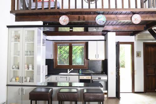 Peekaboo Shared Pool Villa