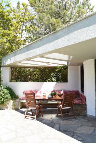 Peekaboo Shared Pool Villa