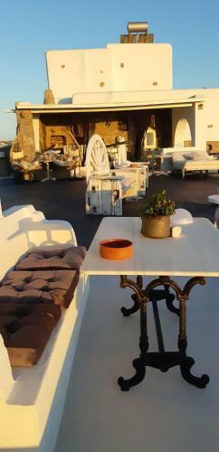 Hostal Vougli View