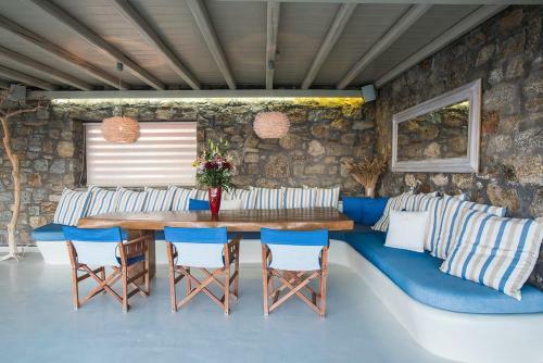 Kalafati Villa Sleeps 12 With Pool And Air Con