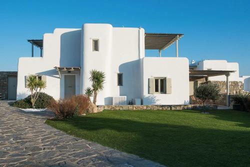 Kalafati Villa Sleeps 12 With Pool And Air Con