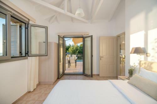 Gialova Villa Sleeps 4 Pool Air Con Wifi