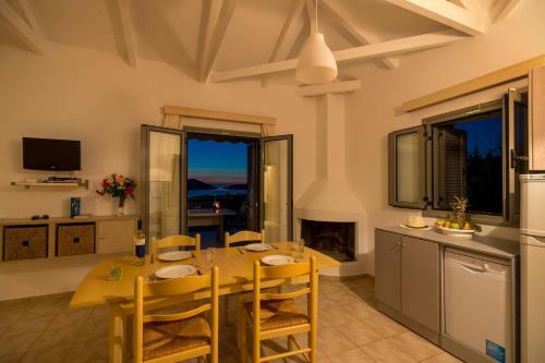 Gialova Villa Sleeps 4 Pool Air Con Wifi