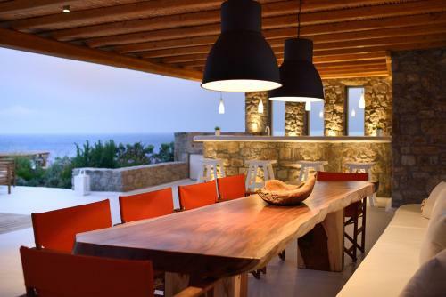 Villa In Elia Sleeps 8 With Pool And Air Con
