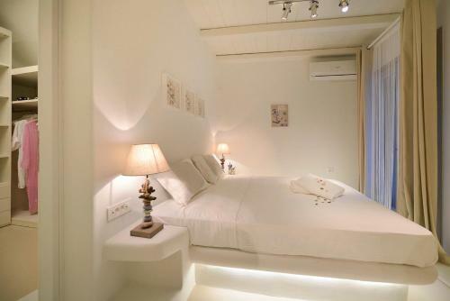 Villa In Elia Sleeps 6 With Pool And Air Con