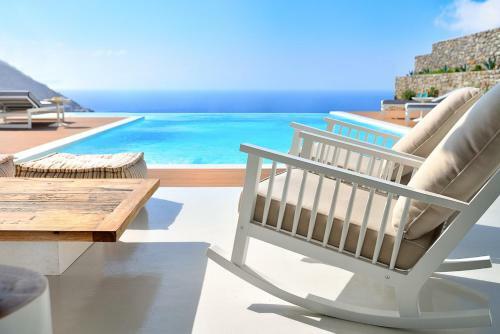 Elia Villa Sleeps 12 With Pool And Air Con