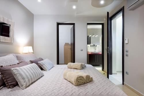 Kalythies Villa Sleeps 8 With Pool And Air Con
