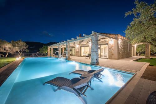 Limni Keriou Villa Sleeps 6 With Pool And Air Con