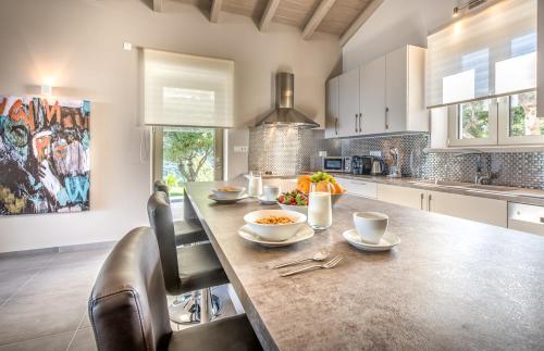 Limni Keriou Villa Sleeps 6 With Pool And Air Con