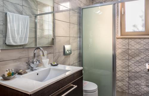 Limni Keriou Villa Sleeps 6 With Pool And Air Con