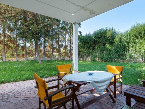 Pleasant Holiday Home In Chalcis With Garden