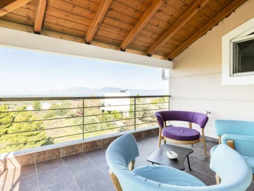 Pleasant Holiday Home In Chalcis With Garden