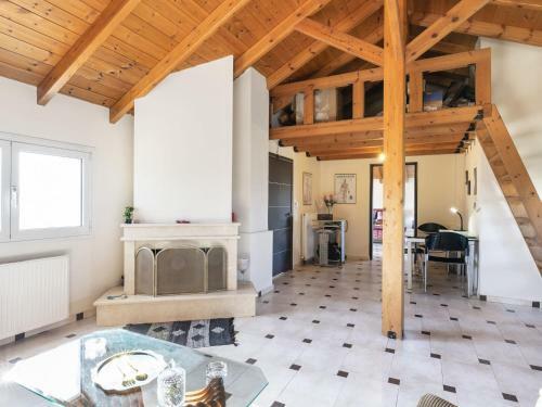 Pleasant Holiday Home In Chalcis With Garden
