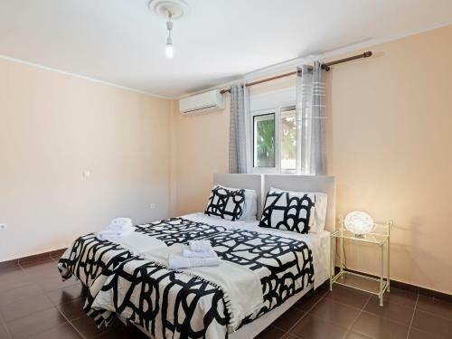 Pleasant Holiday Home In Chalcis With Garden