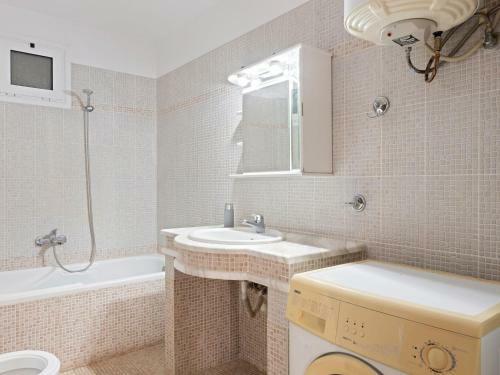 Pleasant Holiday Home In Chalcis With Garden