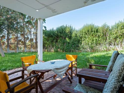 Pleasant Holiday Home In Chalcis With Garden