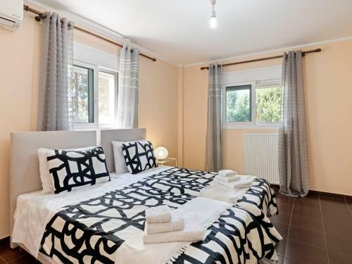 Pleasant Holiday Home In Chalcis With Garden