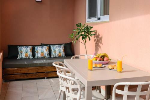 Iliana Apartments